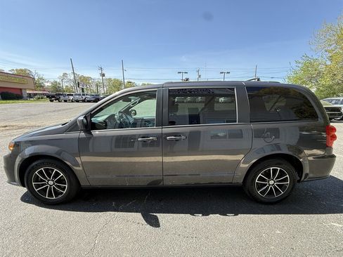 Used 2019 Dodge Grand Caravan GT image 4