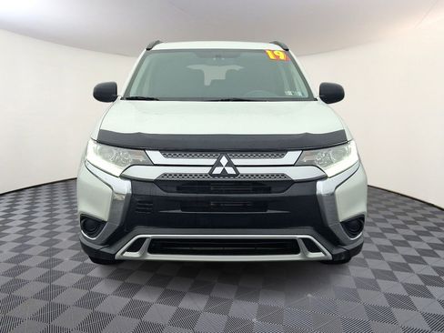 Used 2019 Mitsubishi Outlander ES image 2