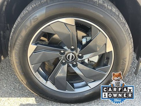 Certified 2025 Nissan Rogue SV AWD/4WD image 10