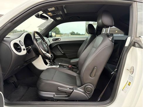 Used 2019 Volkswagen Beetle 2.0T SE FWD image 10