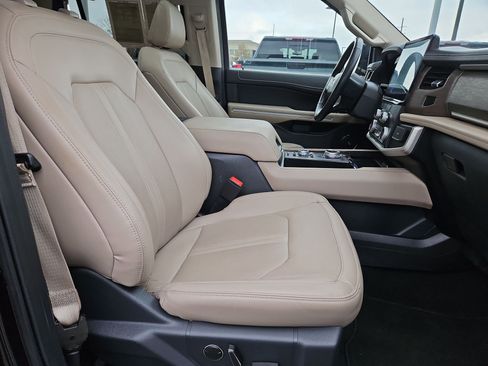 Used 2024 Ford Expedition Max Limited image 32