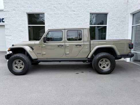 Used 2020 Jeep Gladiator Rubicon AWD/4WD image 3