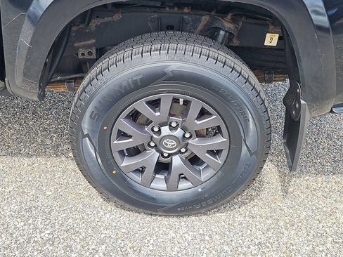 Used 2020 Toyota Tacoma SR5 AWD/4WD image 8