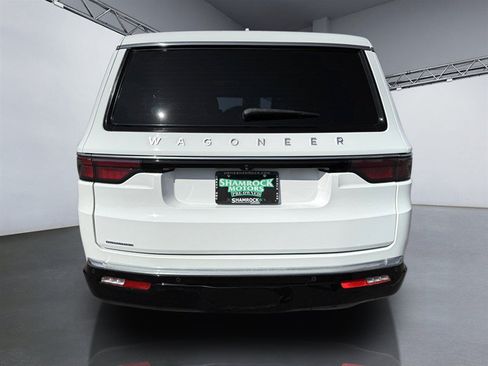 Used 2023 Jeep Wagoneer 4WD w/ Premium Group I image 6