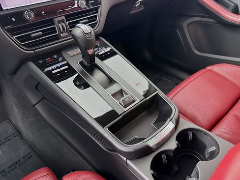 Used 2024 Porsche Macan AWD/4WD image 5