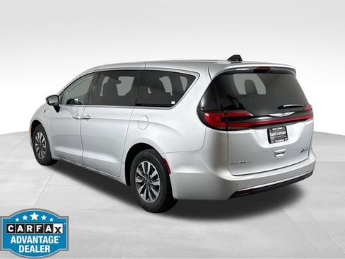 Used 2024 Chrysler Pacifica Limited FWD image 5