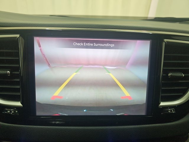 Used 2023 Chrysler Pacifica Touring-L FWD image 7