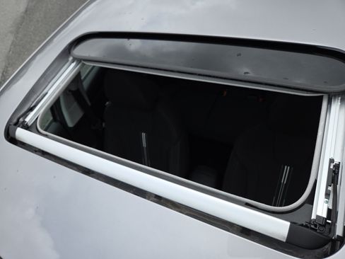 Used 2025 Hyundai Elantra SEL FWD image 4