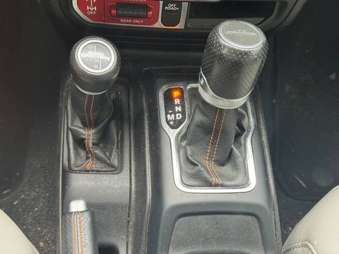 Used 2021 Jeep Gladiator Mojave AWD/4WD image 38