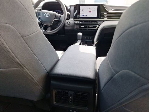 Used 2025 Toyota Camry LE image 31