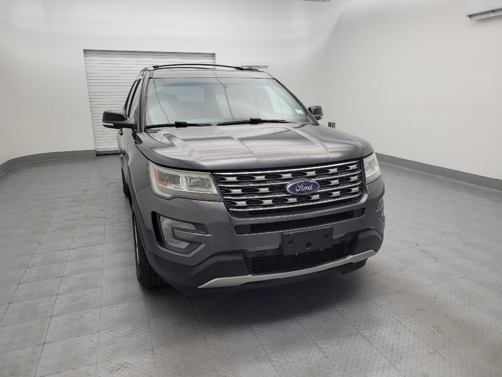 Used 2017 Ford Explorer XLT w/ Equipment Group 202A AWD/4WD image 14
