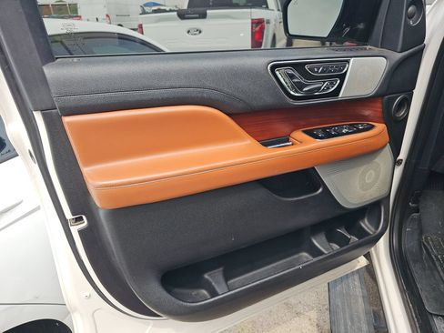 Used 2019 Lincoln Navigator L Reserve AWD/4WD image 16