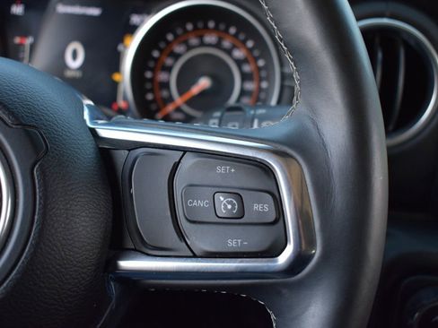 Used 2018 Jeep Wrangler Unlimited Sahara image 19