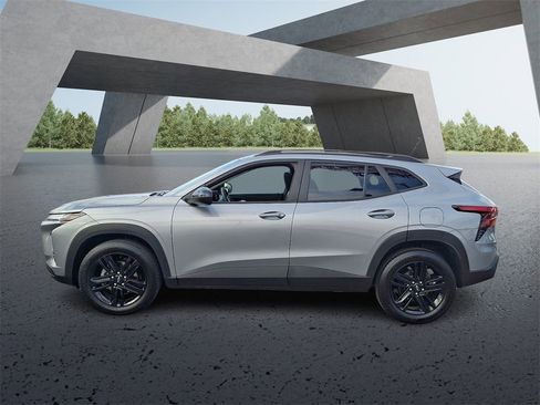 Used 2024 Chevrolet Trax ACTIV w/ Sunroof Package image 7