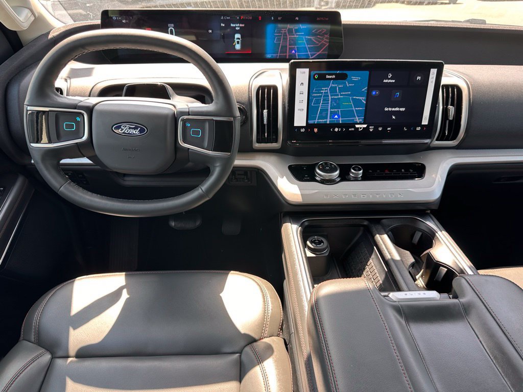 Used 2025 Ford Expedition Active AWD/4WD image 4