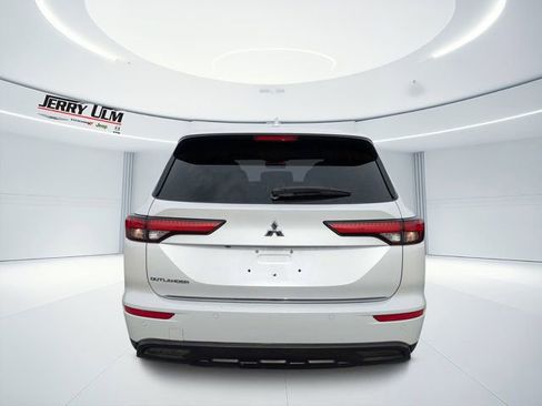 Used 2022 Mitsubishi Outlander ES AWD/4WD image 4