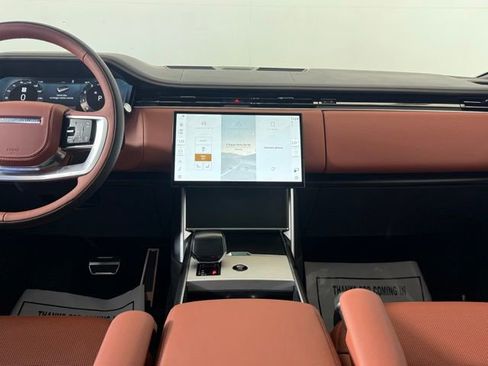 New 2025 Land Rover Range Rover SV image 21