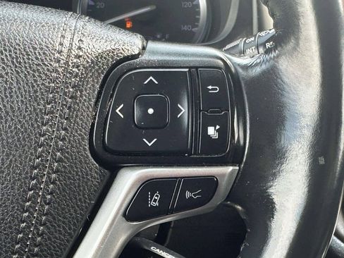Used 2019 Toyota Highlander XLE AWD/4WD image 24