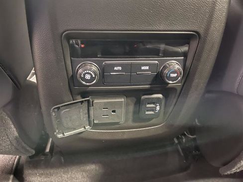 Used 2018 Buick Enclave Essence image 32