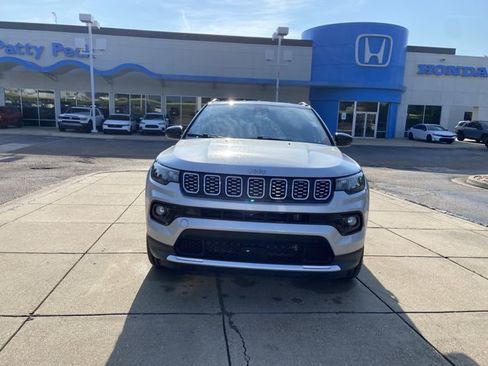 Used 2025 Jeep Compass Limited AWD/4WD image 3