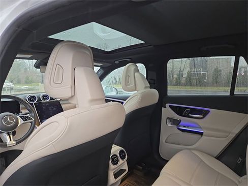 Used 2023 Mercedes-Benz GLC 300 4MATIC image 27