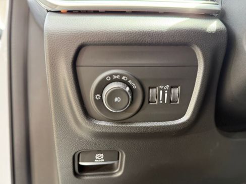 Used 2022 Jeep Grand Cherokee L Overland w/ Advanced Protech Group III AWD/4WD image 24