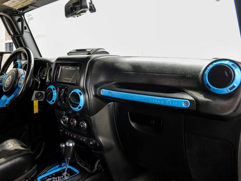 Used 2016 Jeep Wrangler Unlimited Rubicon AWD/4WD image 15