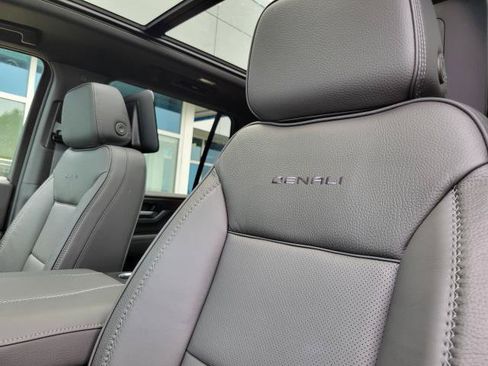 New 2026 GMC Yukon Denali w/ Denali Reserve Package AWD/4WD image 16