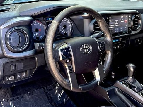 Used 2022 Toyota Tacoma TRD Off-Road w/ Technology Package RWD image 12