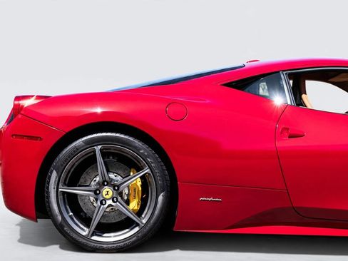 Used 2013 Ferrari 458 Italia Coupe RWD image 17