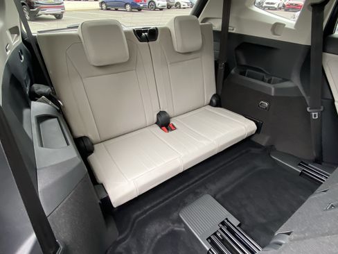 Certified 2022 Volkswagen Tiguan SE FWD image 39