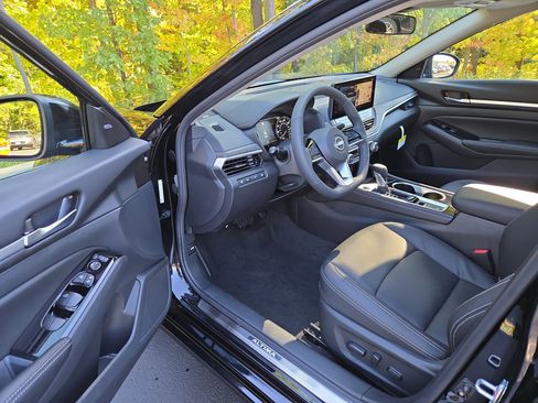 New 2025 Nissan Altima 2.5 SL image 10