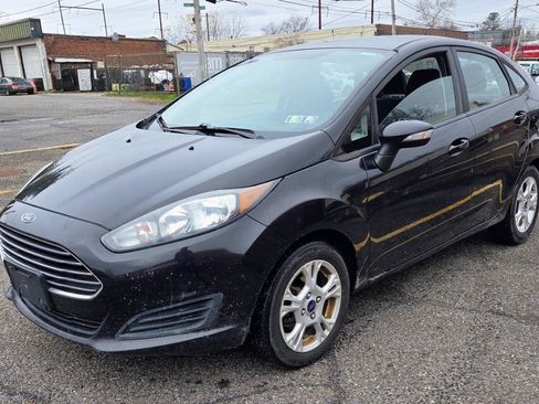 Used 2015 Ford Fiesta SE FWD image 3