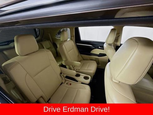 Used 2019 Toyota Highlander XLE FWD image 27