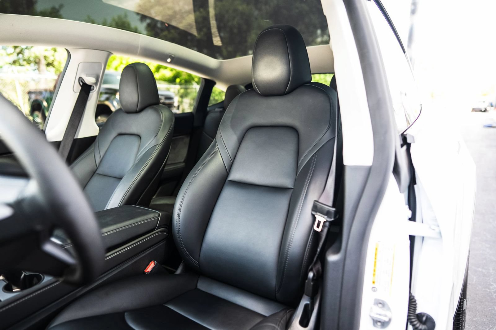 Used 2024 Tesla Model Y 2WD image 18