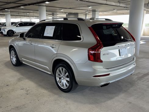 Used 2017 Volvo XC90 T6 Momentum w/ Vision Package image 6