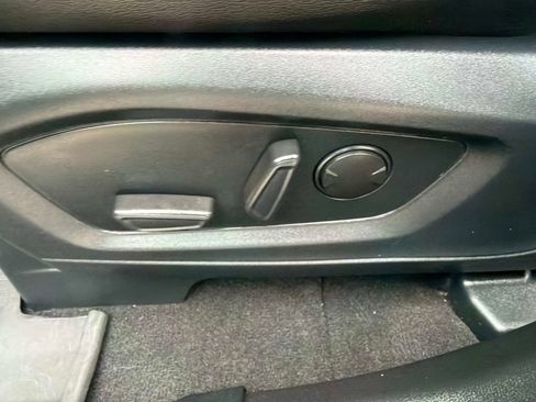 Used 2024 Ford Explorer XLT w/ Equipment Group 202A AWD/4WD image 20