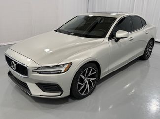 Used 2019 Volvo S60 T6 Momentum w/ Multimedia Package image 1