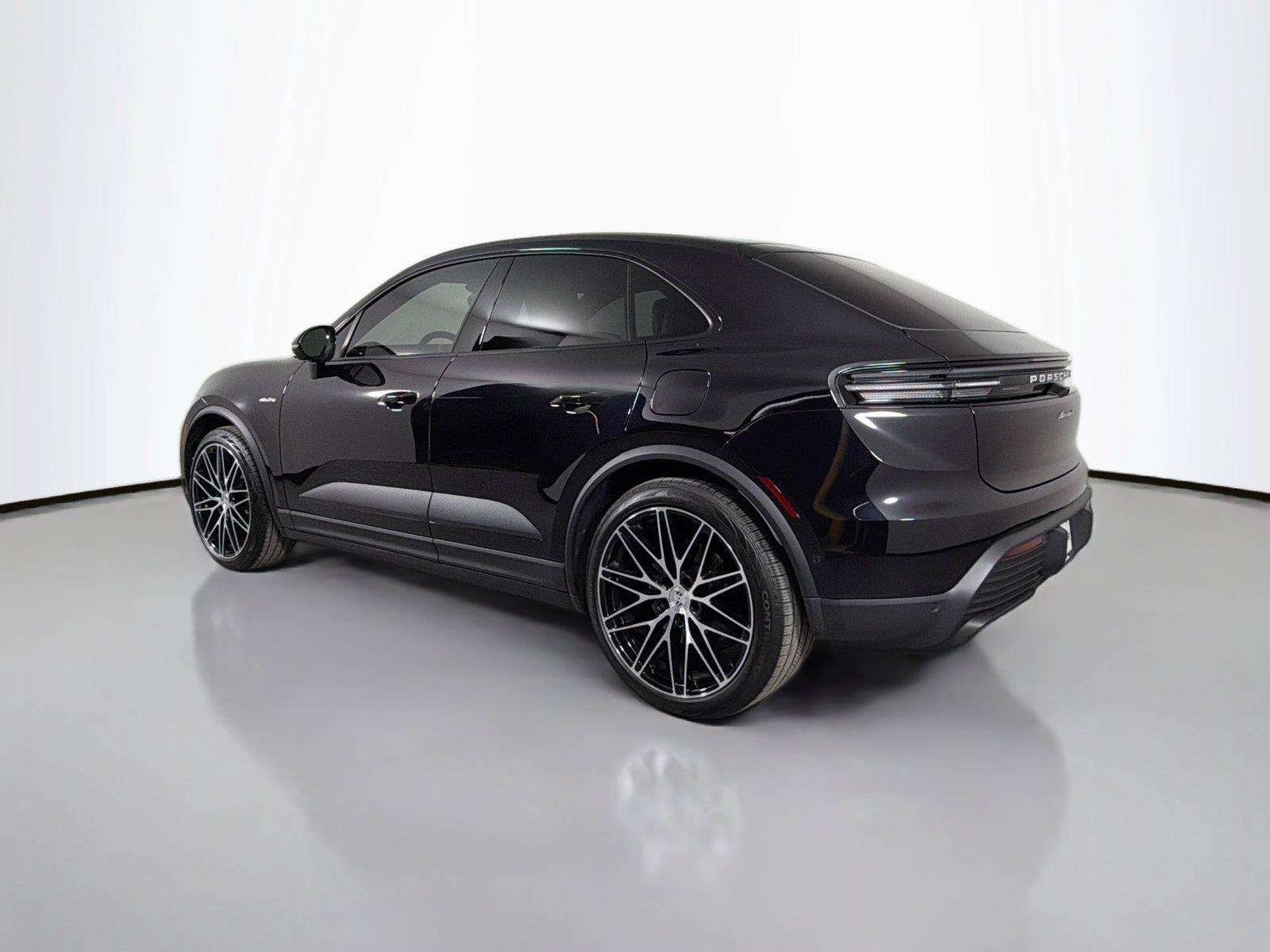 Used 2026 Porsche Macan 4 Electric AWD/4WD image 3