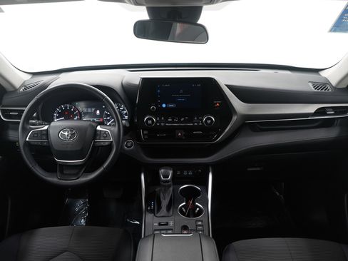 Used 2024 Toyota Highlander LE image 18