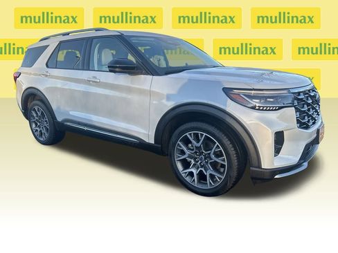 Certified 2025 Ford Explorer Platinum w/ Ultimate Package image 1