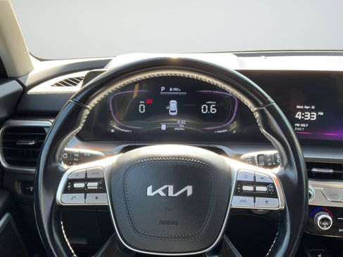 Used 2023 Kia Telluride S AWD/4WD image 14