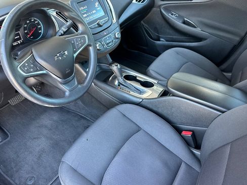 Used 2018 Chevrolet Malibu LT FWD image 9