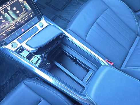 Used 2022 Audi e-tron Premium w/ Convenience Plus Package image 23