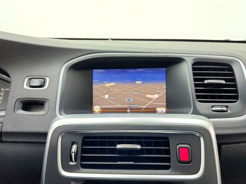 Used 2018 Volvo S60 T5 Inscription image 27