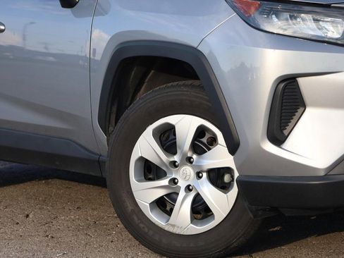Used 2022 Toyota RAV4 LE AWD/4WD image 3