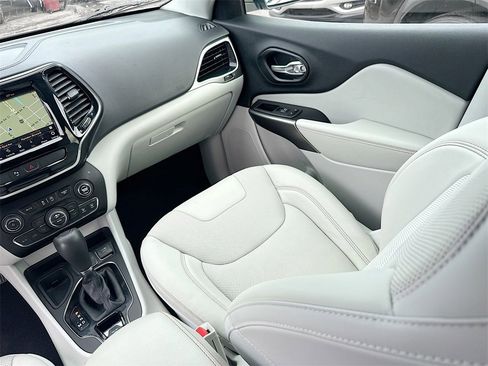 Used 2020 Jeep Cherokee Limited image 26