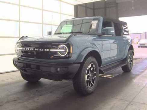 Used 2025 Ford Bronco Outer Banks AWD/4WD image 2