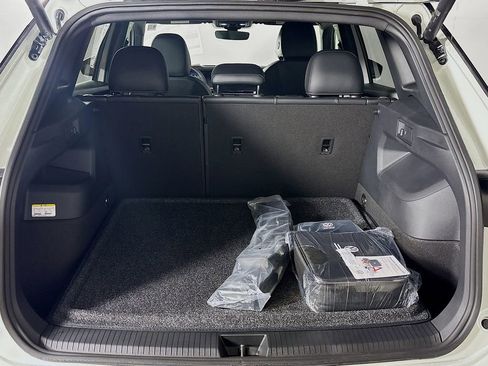 New 2025 Volkswagen Tiguan SE R-Line image 21