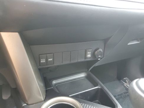 Used 2014 Toyota RAV4 XLE AWD/4WD image 28